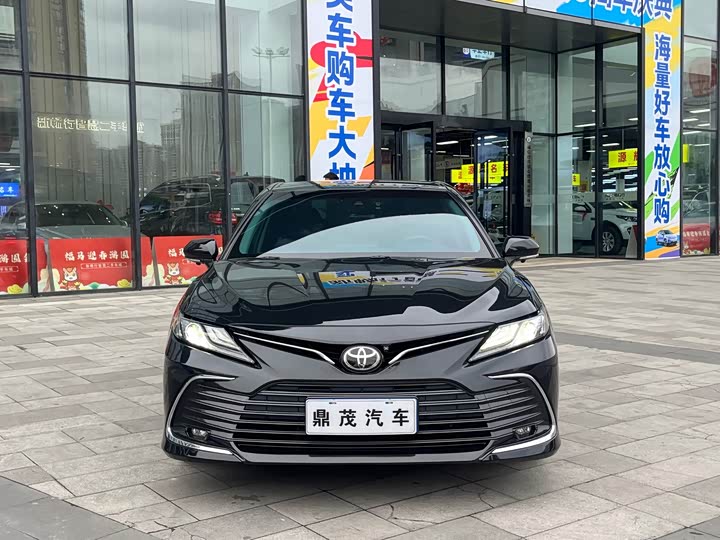 Фото 2 - Toyota Camry