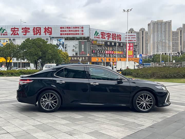 Фото 7 - Toyota Camry