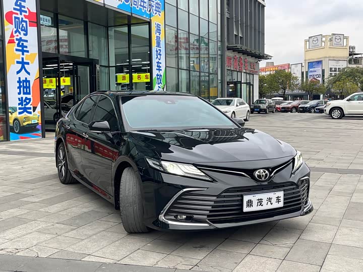 Фото 8 - Toyota Camry
