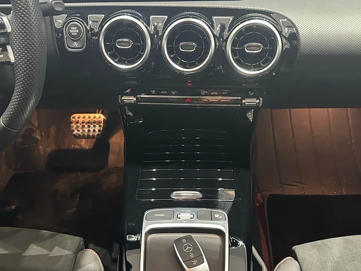 Фото 9 - Mercedes-Benz CLA-Class