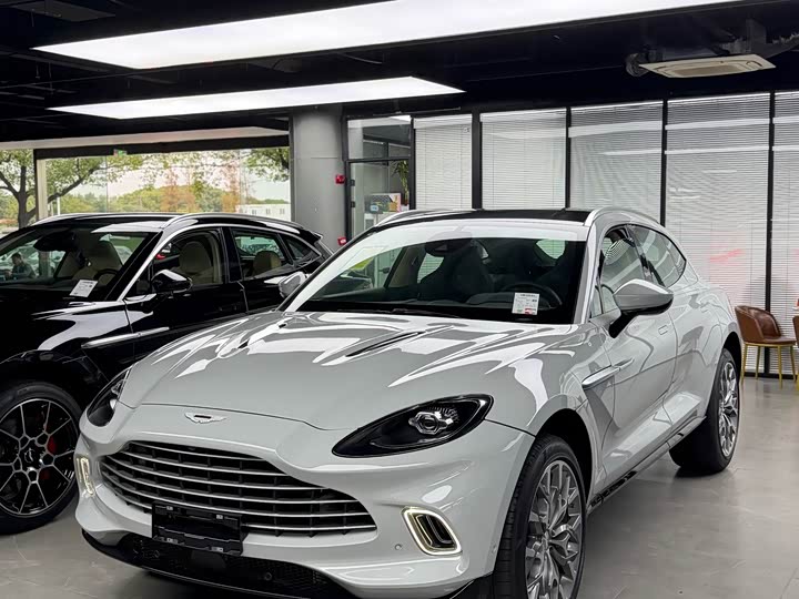 Фото 1 - Aston Martin DBX