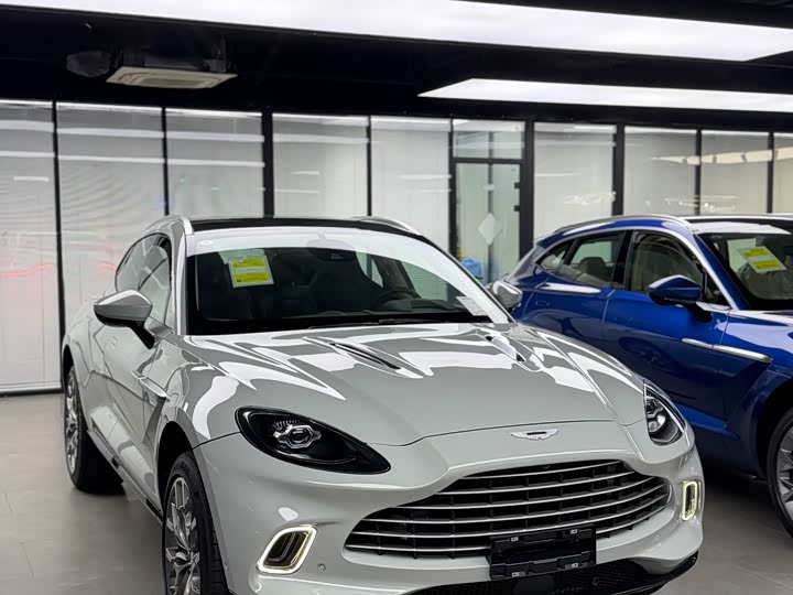 Фото 3 - Aston Martin DBX