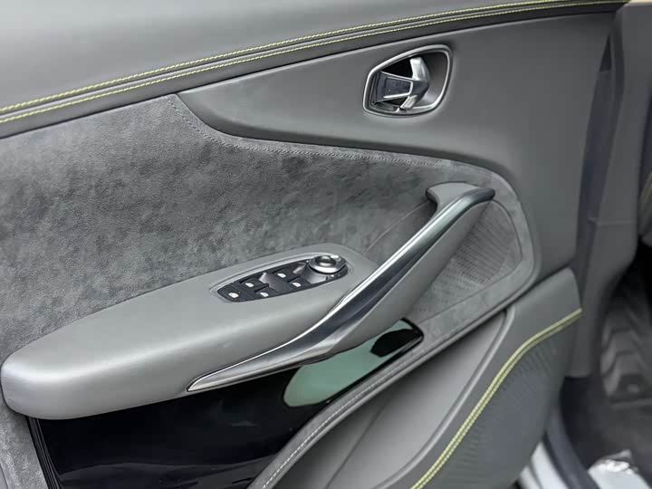 Фото 5 - Aston Martin DBX