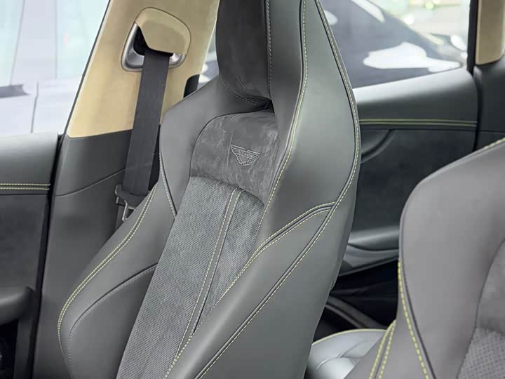 Фото 6 - Aston Martin DBX