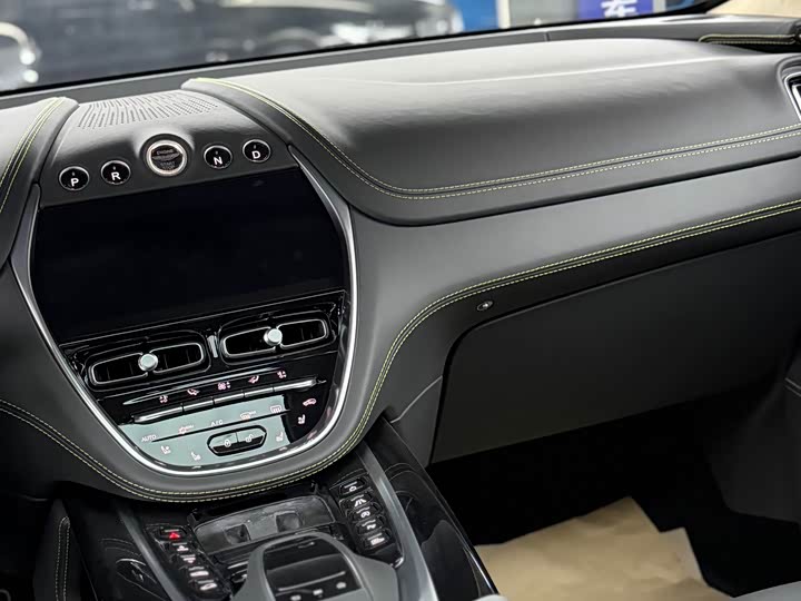 Фото 8 - Aston Martin DBX