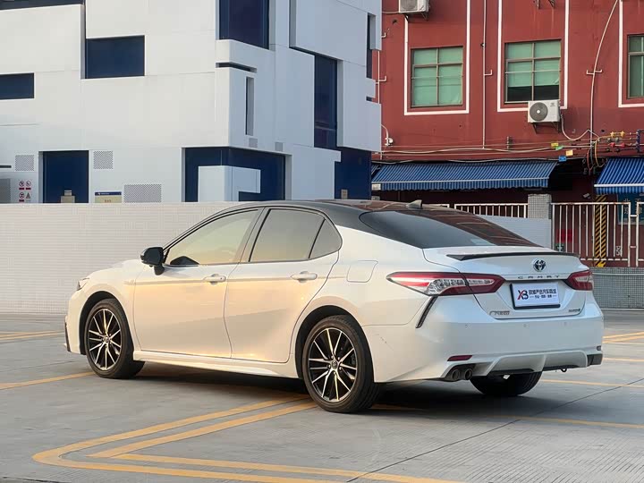 Photo 3 - Toyota Camry