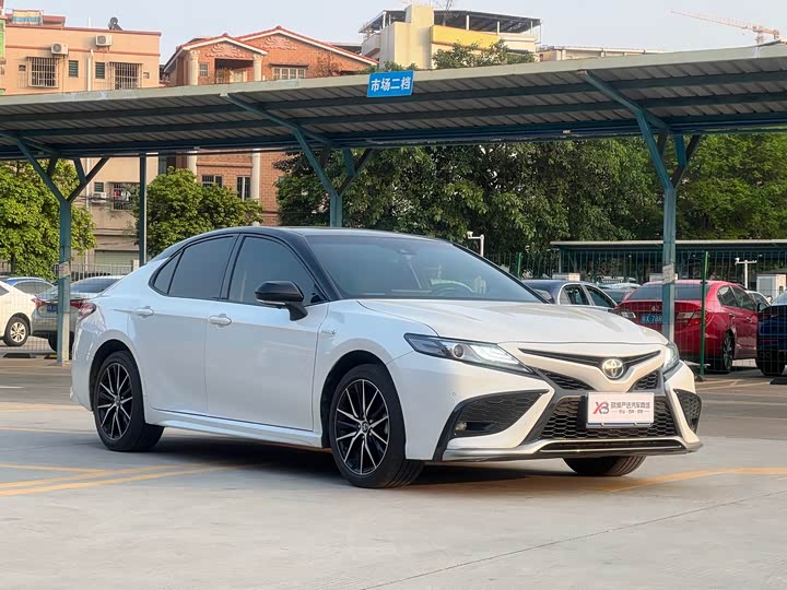 Photo 5 - Toyota Camry