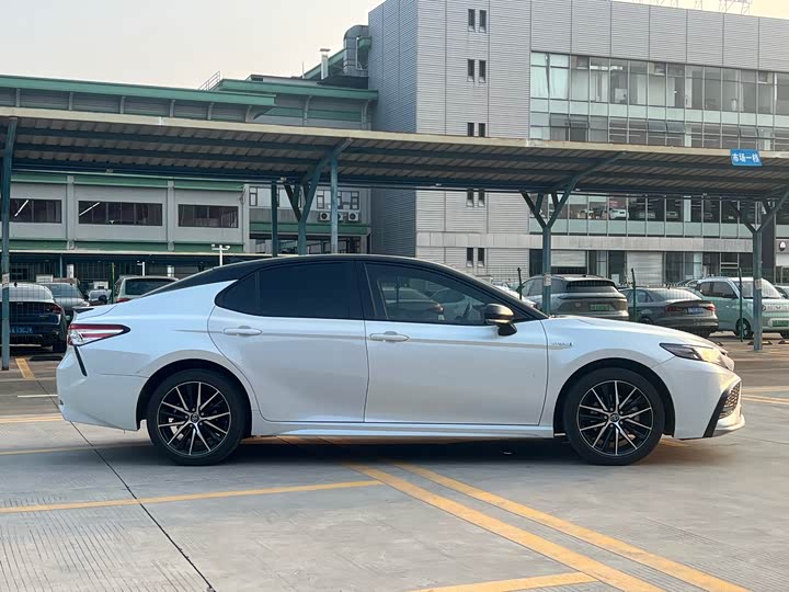 Photo 6 - Toyota Camry