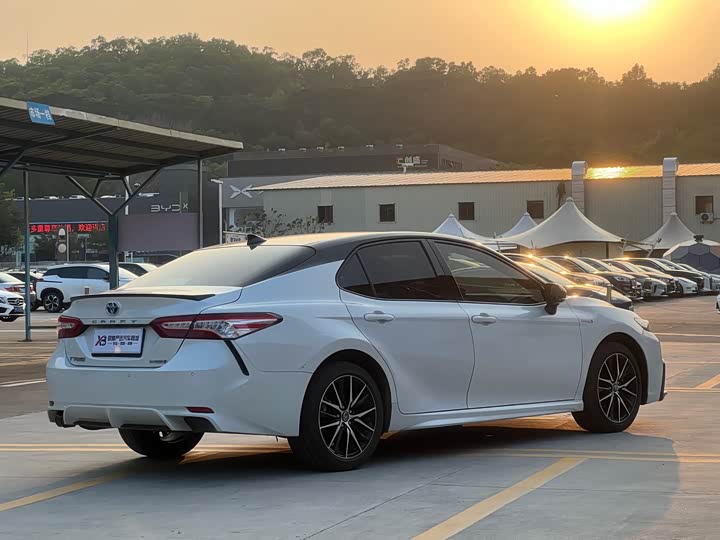 Photo 7 - Toyota Camry