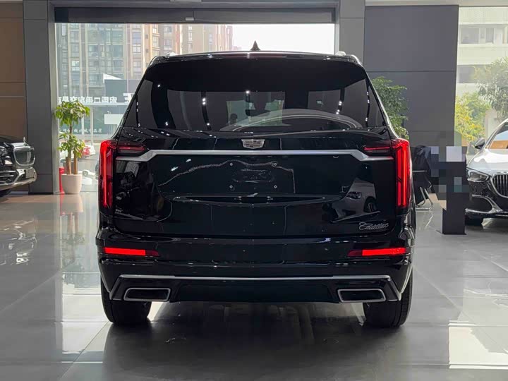 Фото 8 - Cadillac XT6