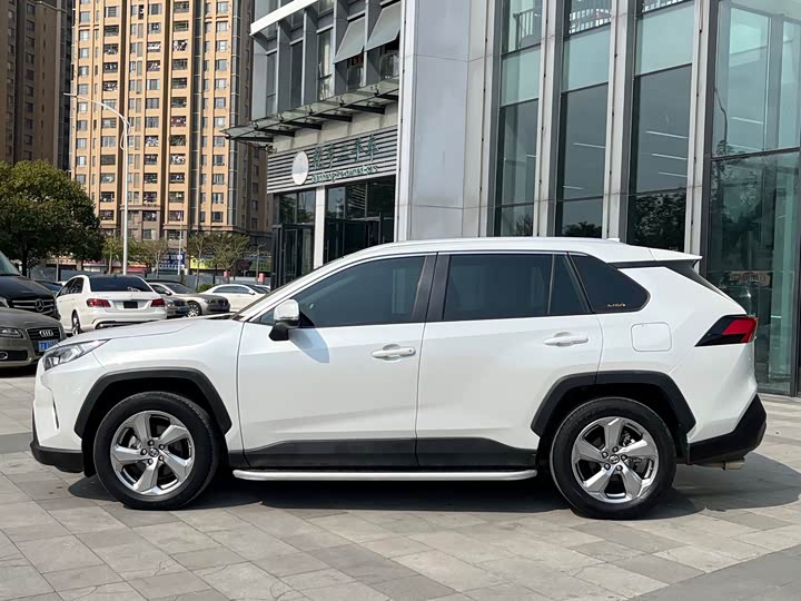 Фото 3 - Toyota RAV4