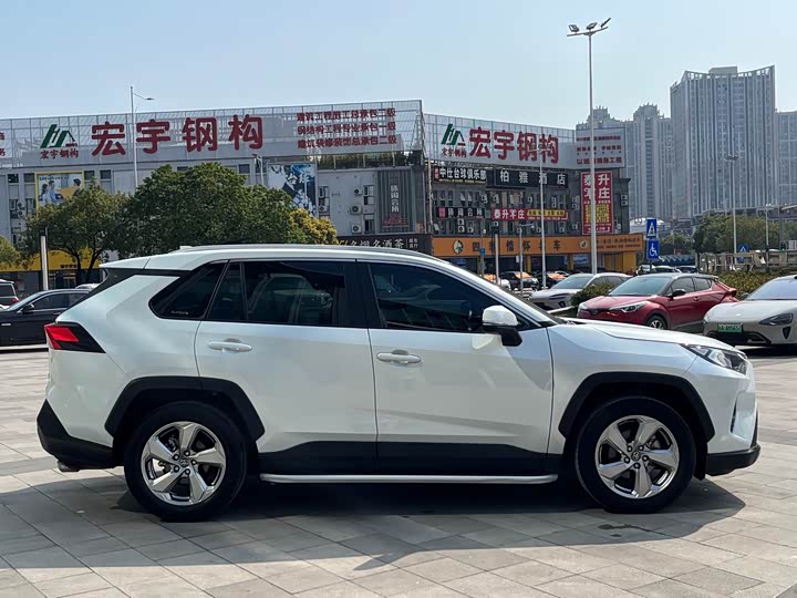 Фото 5 - Toyota RAV4