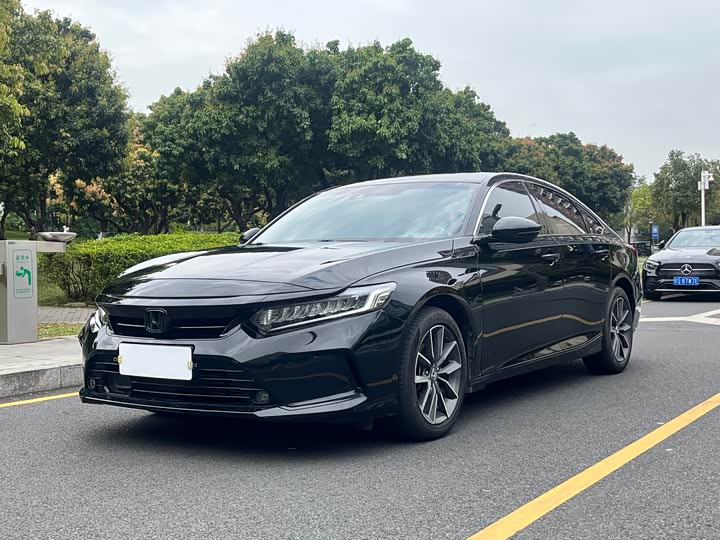 Фото 1 - Honda Inspire