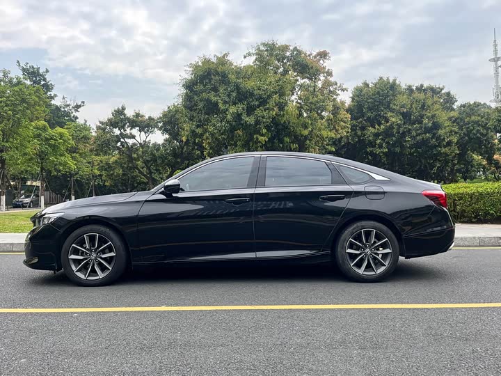 Фото 4 - Honda Inspire