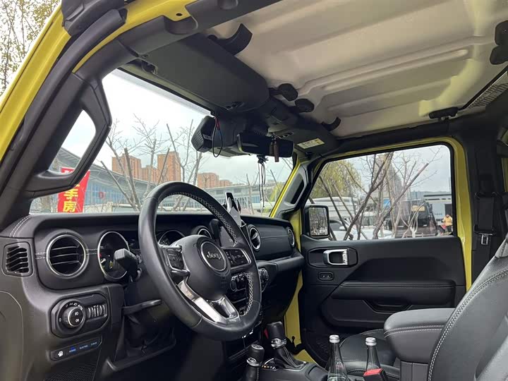 Фото 8 - Jeep Wrangler Hybrid