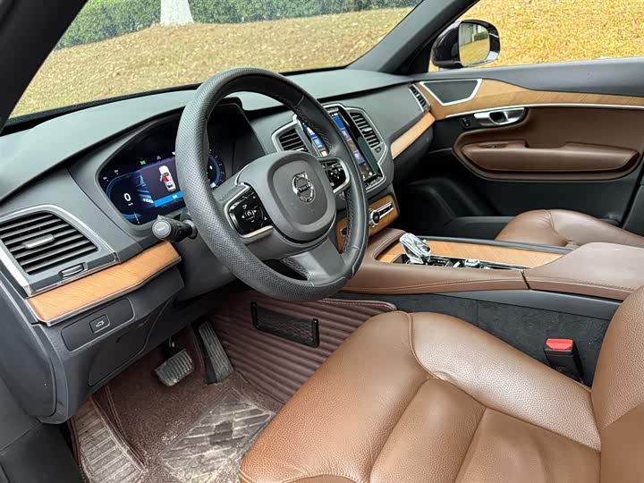 Фото 7 - Volvo XC90