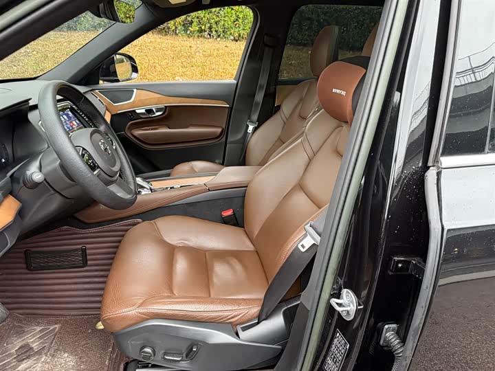 Фото 8 - Volvo XC90