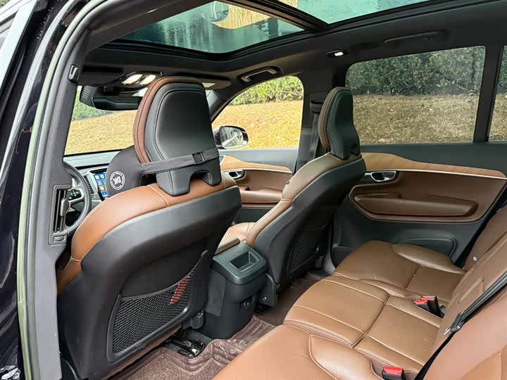 Фото 9 - Volvo XC90