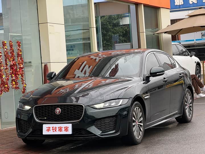 Фото 1 - Jaguar XE L