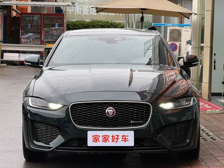 Фото 2 - Jaguar XE L