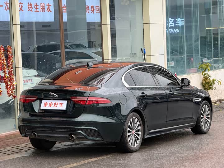 Фото 3 - Jaguar XE L