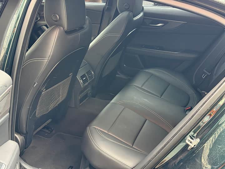 Фото 5 - Jaguar XE L