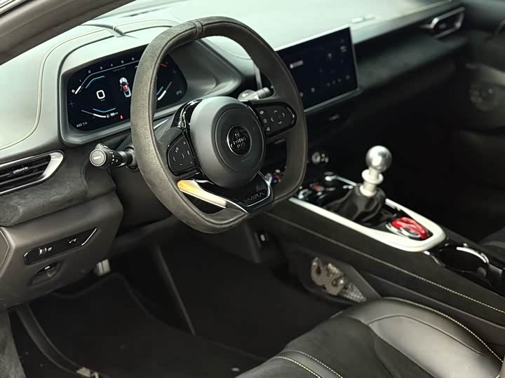 Фото 9 - Lotus Emira