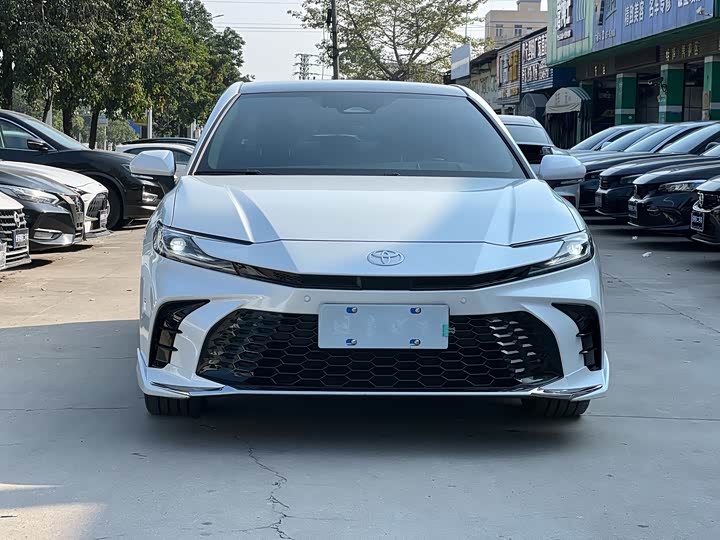 Фото 2 - Toyota Camry