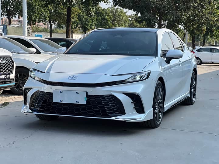 Фото 3 - Toyota Camry