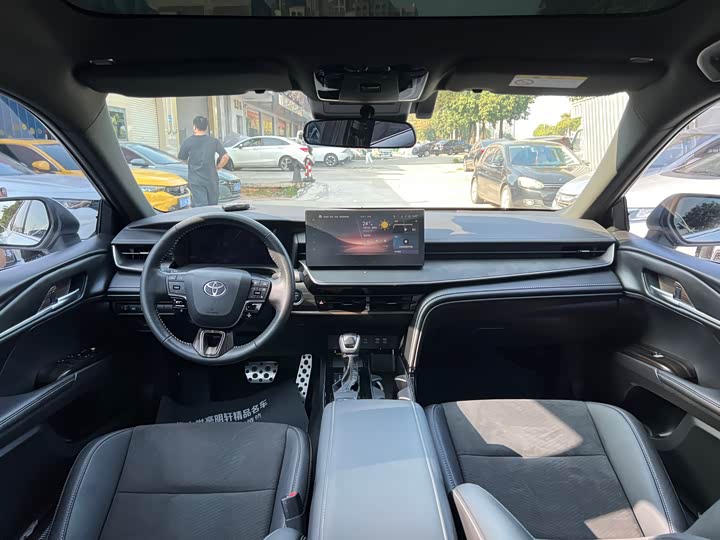 Фото 5 - Toyota Camry