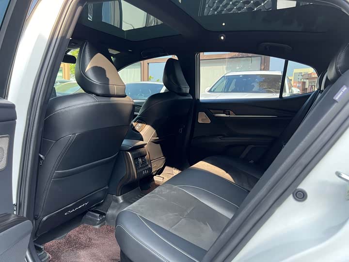 Фото 6 - Toyota Camry