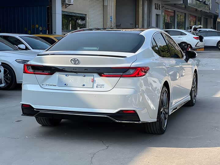 Фото 9 - Toyota Camry