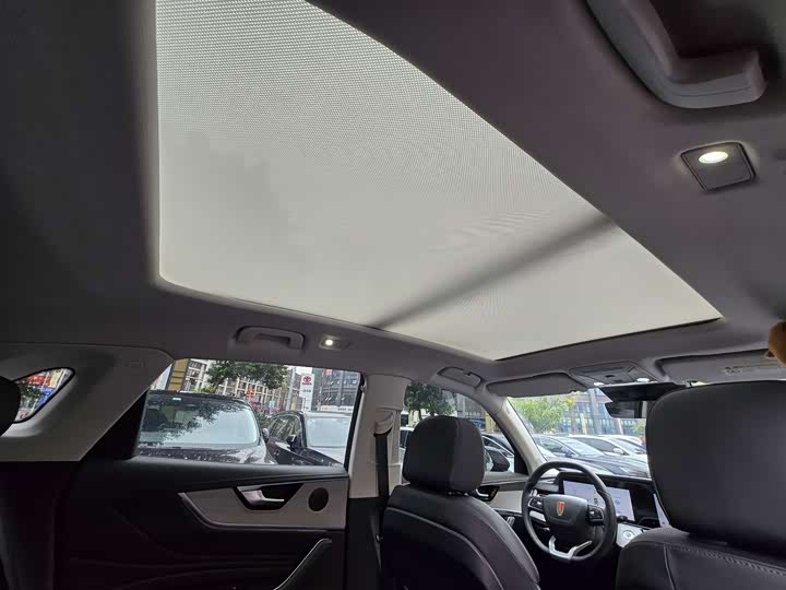 Photo 2 - Hongqi HS5