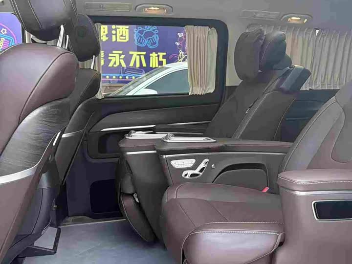 Фото 6 - Mercedes-Benz V-Class