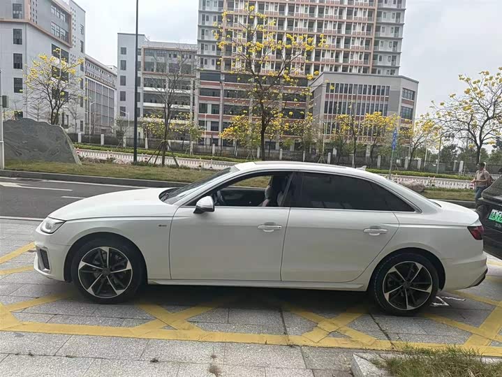 Фото 7 - Audi A4L