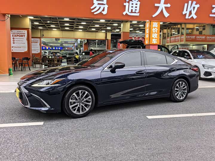 Фото 2 - Lexus ES