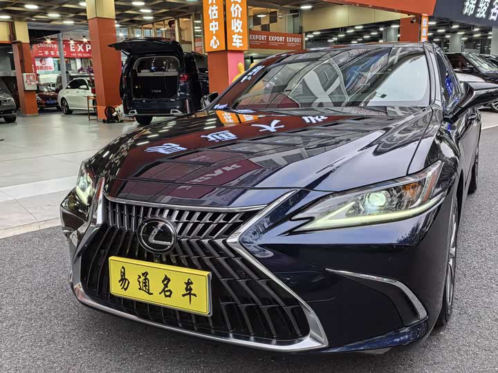 Фото 3 - Lexus ES
