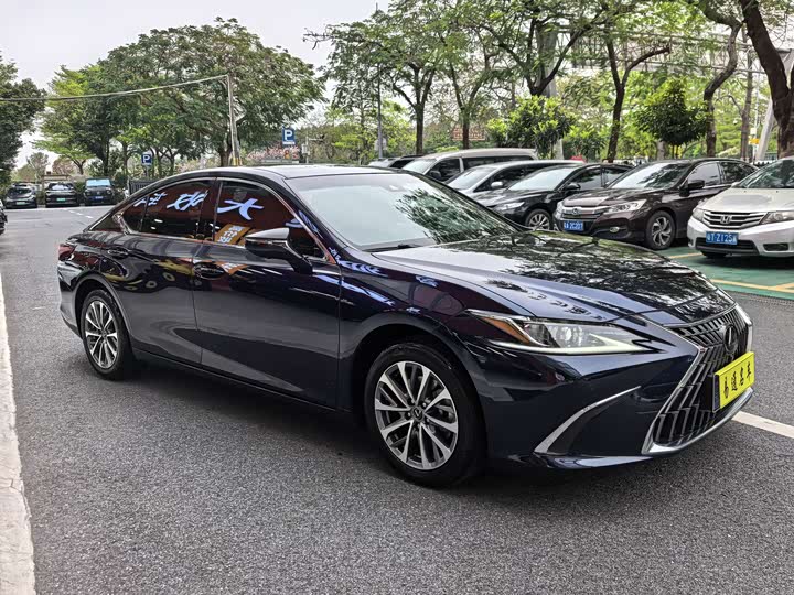 Фото 6 - Lexus ES