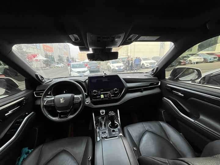 Фото 2 - Toyota Crown Kluger