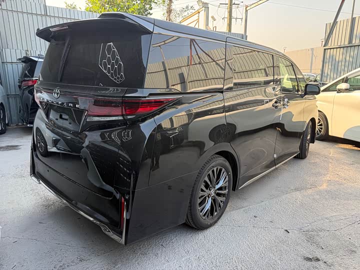 Toyota Vellfire 2025 2025款 皇冠 双擎 2.5L 墨金版