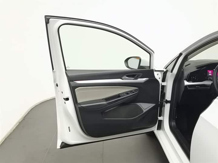 Фото 8 - Volkswagen Golf