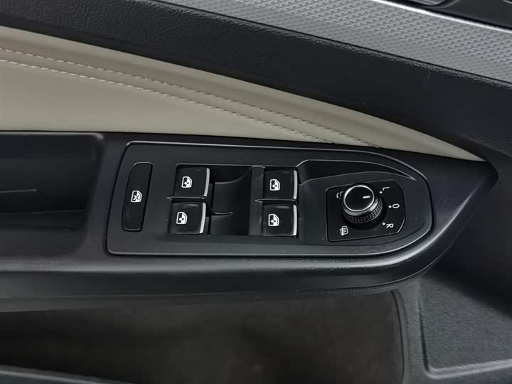 Фото 9 - Volkswagen Golf