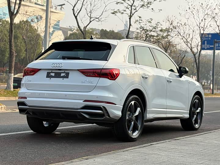 Фото 4 - Audi Q3