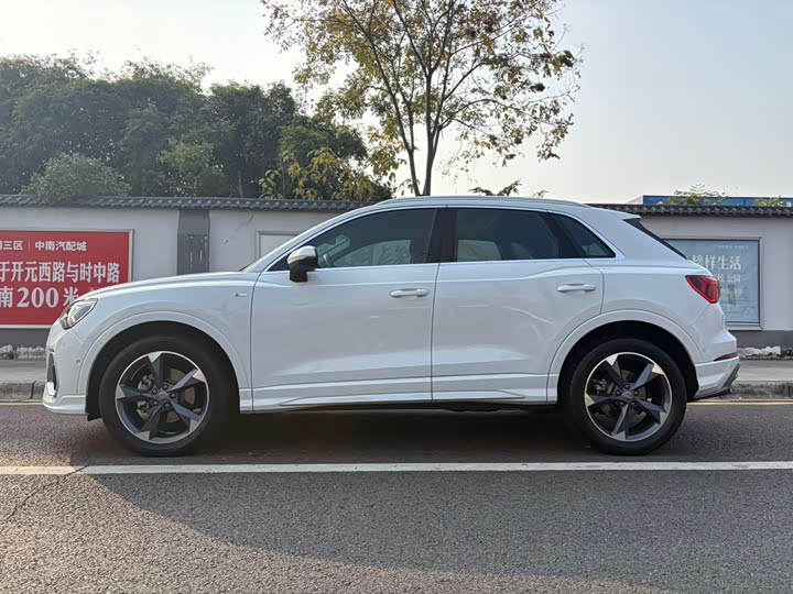 Фото 7 - Audi Q3