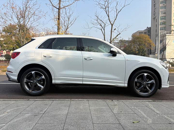 Фото 8 - Audi Q3