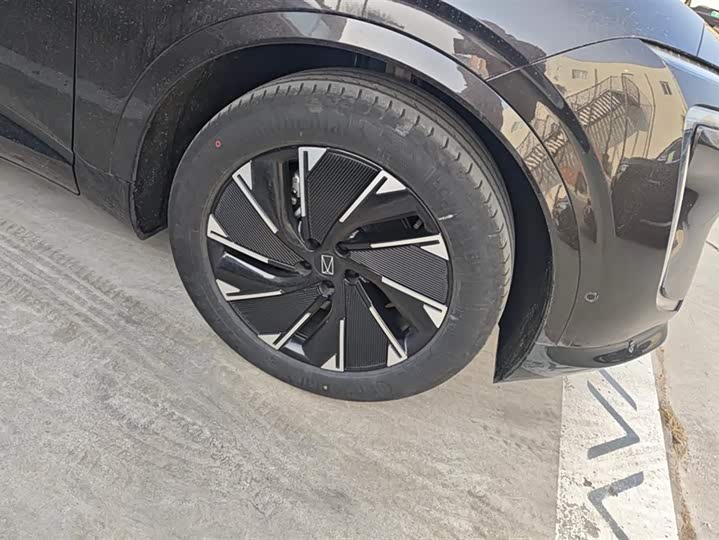 Фото 6 - Avatr 07