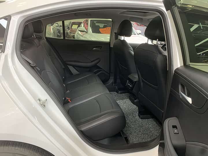 Фото 6 - Roewe i5