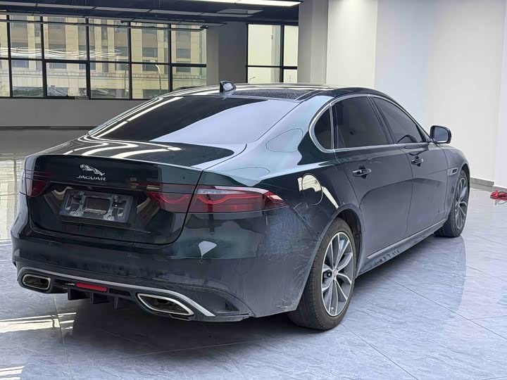 Фото 4 - Jaguar XF L