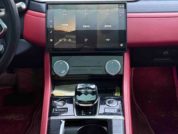 Фото 7 - Jaguar XF L