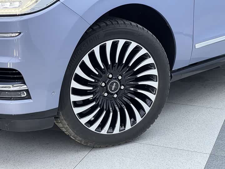 Фото 6 - Lincoln Navigator